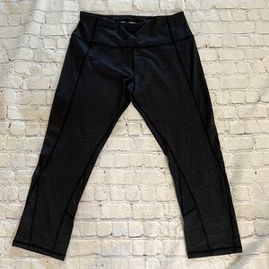 Women’s charcoal gray workout Capri legging